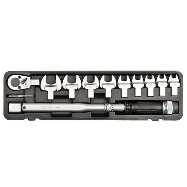 Clé dynamométrique YATO 0767 avec 12 accessoires