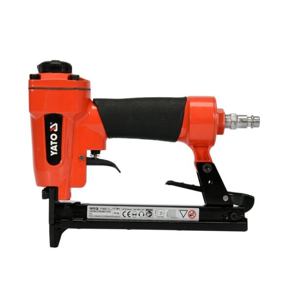 Agrafeuse pneumatique YATO 6–16 mm pour fixation bois et tissus